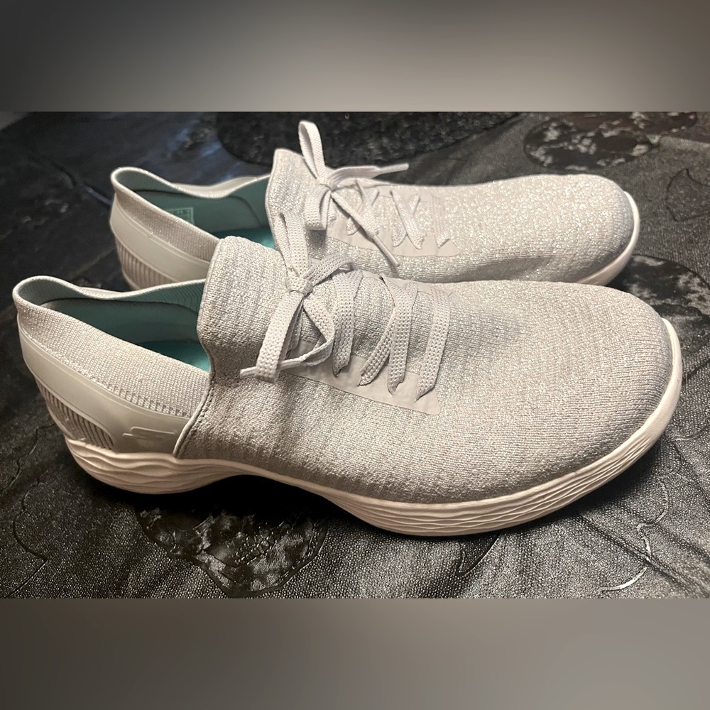 Sketchers air cooling shoes